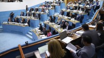 Imagen de Weretilneck envió tres proyectos a la Legislatura, Pesatti postergó la sesión y persisten bloques por resolver