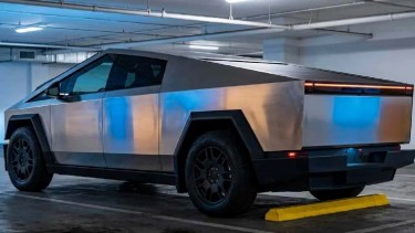 Una Tesla Cybertruck de U$S100.000 en el Congreso: quién es el dueño libertario de la camioneta eléctrica
