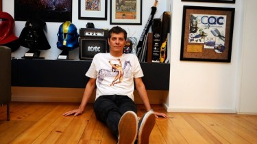 Así es el refugio de Mario Pergolini: vinilos, libros exclusivos y una “cueva nerd” retro