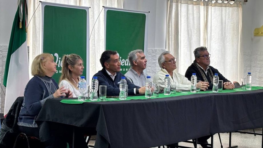 Viedma y Boretto firmaron un pacto de hermandad impulsado por San Zatti. Foto: gentileza.
