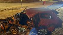 Imagen de Murió un hombre en un violento accidente en Rincón de los Sauces: perdió el control y chocó contra un poste