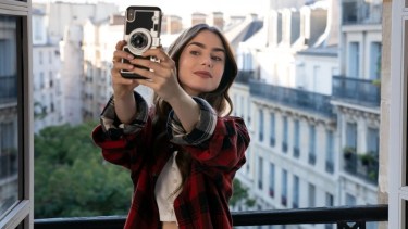 Lujo y cultura pop: venden por 3,5 millones de euros el departamento más famoso de Emily en París