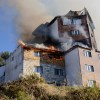Imagen de Controlaron el incendio que destruyó un hotel y redujo a escombros una parte de la historia de Bariloche