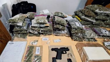 Una casa del centro de Añelo era el corazón de una red de drogas: secuestraron cocaína y marihuana por $150 millones