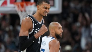 NBA: San Antonio fue una letal, Wembanyama brilló y la final del Oeste quedó a un paso