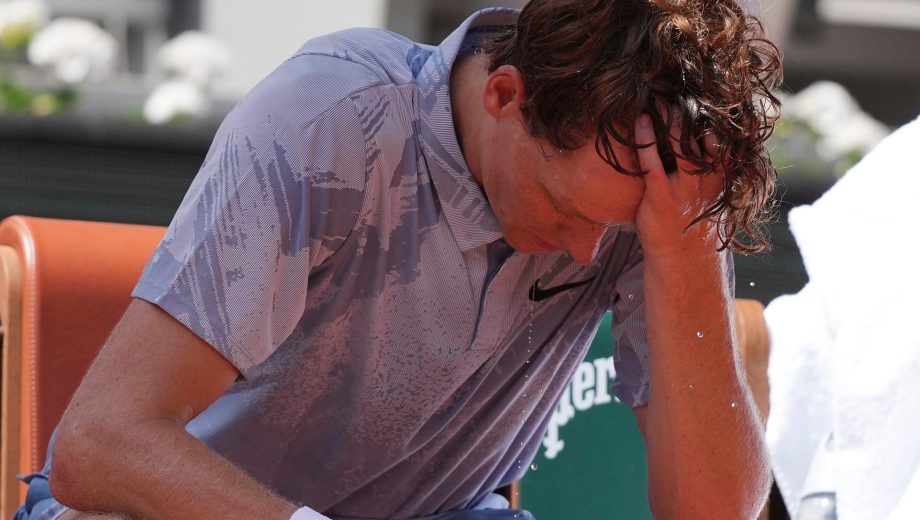 Jannik Sinner explicó el malestar físico que sintió ante Juan Manuel Cerúndolo. (Foto: AP)