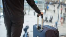Imagen de Cambios en los viajes con Aerolíneas Argentinas: cuánto sale el equipaje de mano y cuáles son las condiciones