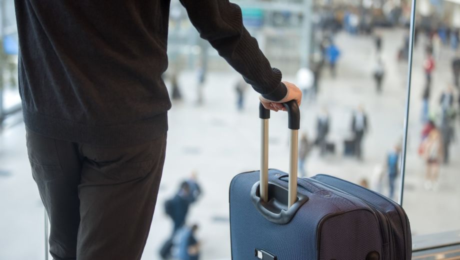 La empresa de aerolíneas eliminó el equipaje de mano gratuito de su tarifa base (Foto: freepik)