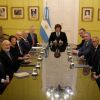 Imagen de Javier Milei y Manuel Adorni recibieron a autoridades judías en Casa Rosada, en medio de la causa por enriquecimiento ilicito