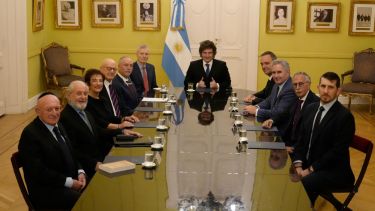 Javier Milei y Manuel Adorni recibieron a autoridades judías en Casa Rosada, en medio de la causa por enriquecimiento ilicito