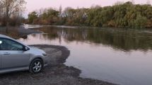 Imagen de Creció el río Negro en Roca e inundó parte del paseo en Paso Córdoba: la explicación de la AIC