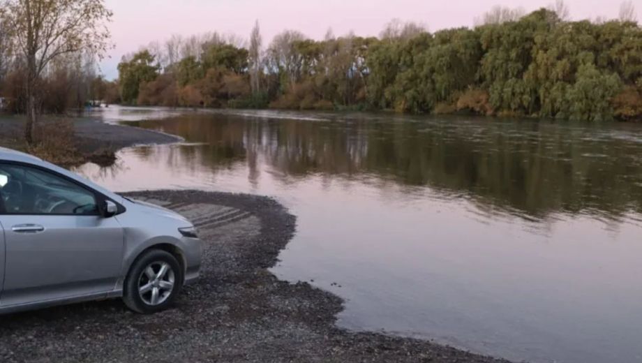 El nivel del agua del río aumentó considerablemente y complicó a sectores costeros de Paso Córdoba (Foto: gentileza  Tania Domenicucci)