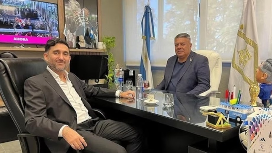Ariel Vallejo junto a Claudio "Chiqui" Tapia.