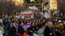 Imagen de Contundente movilización en defensa de la universidad pública y gratuita en Bariloche