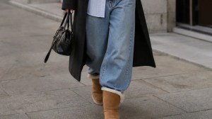 Se usaban en los dos mil y son tendencia en 2026: las botas con corderito que son furor 