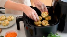 Imagen de Buñuelos de arroz y verduras: cómo transformar las sobras en una receta práctica, sabrosa y saludable