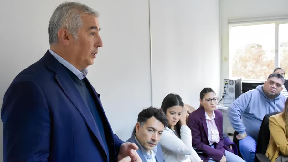 La medida surgió por la decisión del gobernador, Rolando Figueroa, de revisar y actualizar los convenios colectivos existentes. Foto: gentileza.