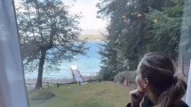 Imagen de Así es la casa en Villa La Angostura con vista al Nahuel Huapi donde descansan Mica Viciconte y Fabián Cubero