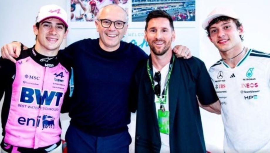 Alto cuarteto en Miami: Franco, Stefano Domenicali (capo de la F1), Messi y Antonelli. 