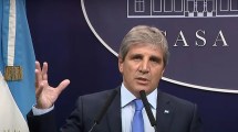 Imagen de Luis Caputo defendió a Manuel Adorni y negó que el caso impacte en el riesgo país: «No tiene efecto»