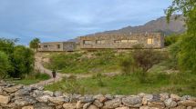 Imagen de Piedra suspendida: dos casas asombran en Córdoba de cara a las Altas Cumbres