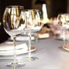 Imagen de Copas de cristal: el secreto de los sommeliers para limpiarlas sin riesgo y lograr un brillo impecable