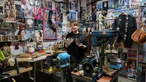 La joyera que transforma alambre de construcción en arte en Neuquén: conoce a Daniela Vivanco