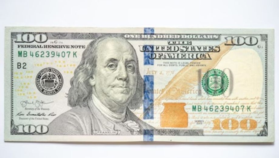 Dólar hoy: a cuánto cotiza el dólar oficial y los dólares financieros este lunes 4 de mayo 2026.-