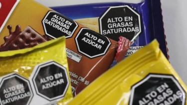 Etiquetado frontal: la oposición sospecha que el Gobierno busca impulsar el consumo con la derogación