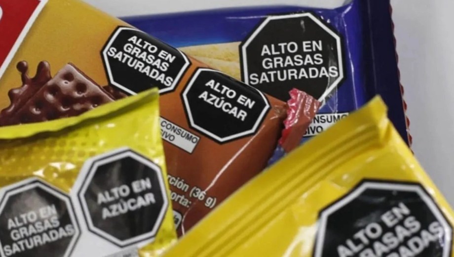 Crece la polémica por la posible derogación del etiquetado frontal. 