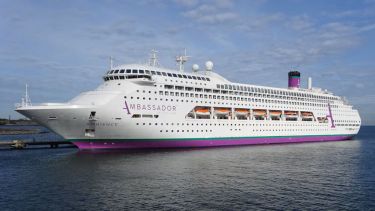 Otro crucero confinado en España: habría 1700 personas contagiadas de norovirus y murió un pasajero