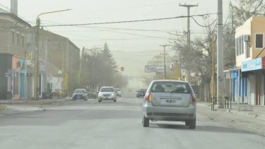 El viento sacude a Neuquén y Río Negro: ráfagas de hasta 60 km/h en el Alto Valle y la costa, con lluvias y nevadas en la cordillera