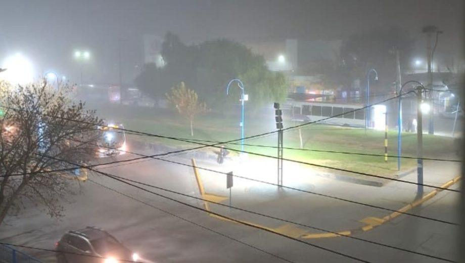 La niebla invadió el Alto Valle