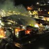 Imagen de Un voraz incendio arrasó una planta industrial en Santa Fe y alertaron por riesgo tóxico: más de 10 dotaciones lucharon contra el fuego