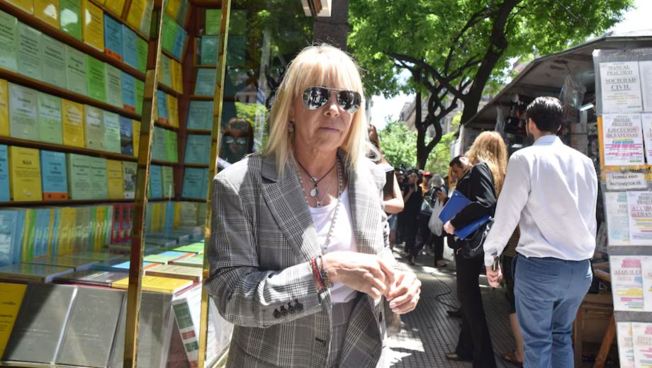Claudia Villafañe llegó acompañada de su hija, Gianina Maradona. 