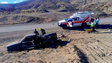 Violento choque entre dos camionetas sobre la Ruta 40 en Chos Malal: cómo se encuentran los conductores