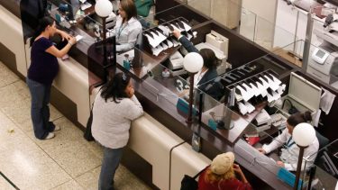Confirman aumento salarial para empleados bancarios: cuánto cobrarán desde junio de 2026