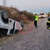 Imagen de Volcó una camioneta del Departamento Provincial de Aguas en la Ruta 22: qué se sabe del conductor