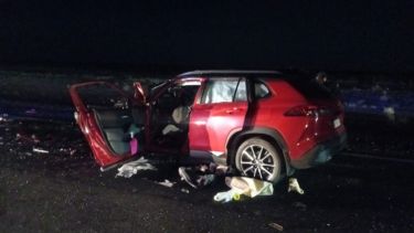Murió una mujer en la Ruta del Desierto tras chocar contra un camión que trasladaba una picadora de piedra a Añelo