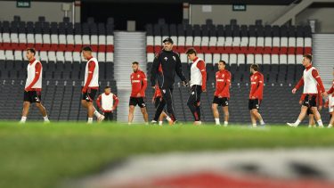 River cierra el semestre contra Blooming por la Copa Sudamericana: hora, TV y formaciones