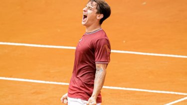 Ugo Carabelli dio la sorpresa en Hamburgo al vencer a Tiafoe y avanzó a cuartos de final