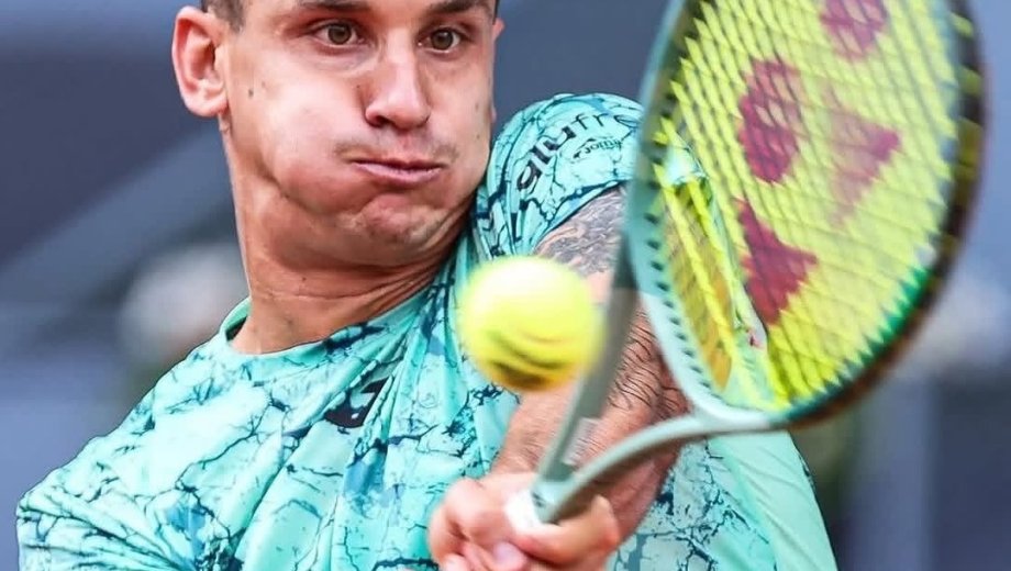 El argentino avanzó por su segunda vez a cuartos de final de un ATP 500 (Río 2025); y vuelve al Top 60.