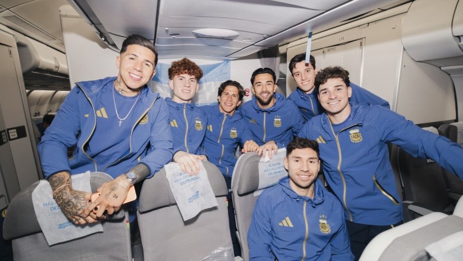El plantel de la Selección Argentina ya viajó a Estados Unidos para el Mundial. (Foto: @Argentina)