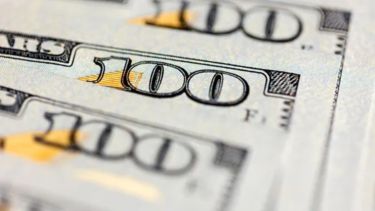 Dólar y Riesgo País: a cuánto cotiza el dólar oficial y financieros este martes 12 de mayo 2026