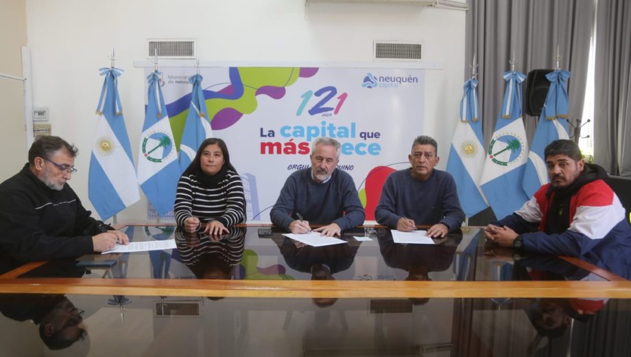 El acuerdo fue suscripto este mediodía en la Sala de Situación de la Municipalidad.