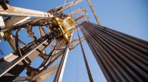 Imagen de Gracias a Vaca Muerta, la producción de petróleo de Argentina es récord y roza los 900.000 barriles diarios