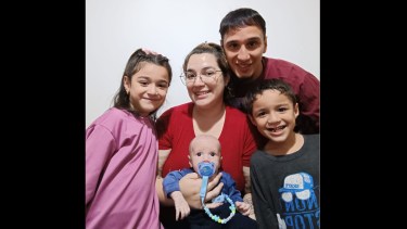 “Nos dijeron que se iba a morir”: el camino de una familia para que operen a su hijo en Río Negro