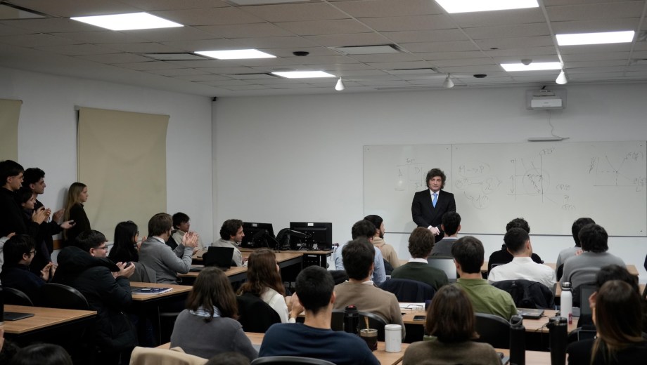 El presidente Javier Milei dio una charla en la Universidad de San Andrés (UDESA). (Foto: Presidencia)