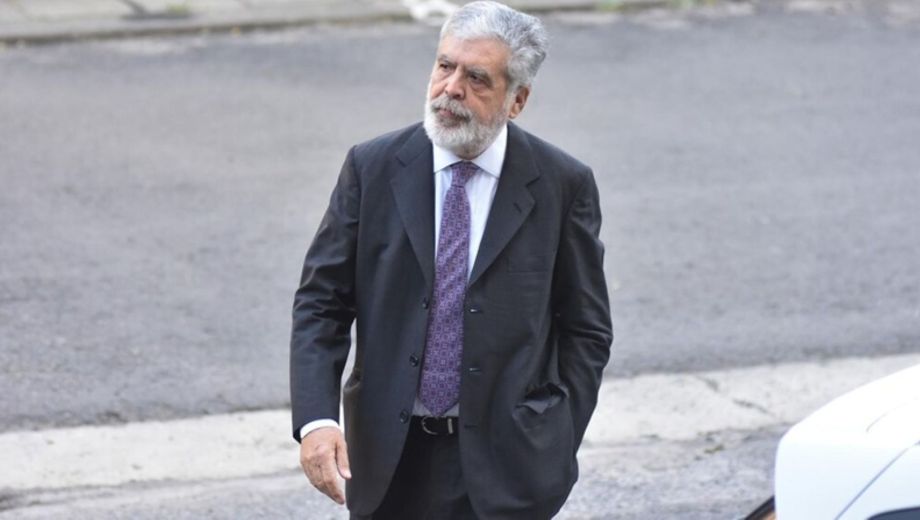 Julio De Vido obtiene la prisión domiciliaria: los motivos detrás de la decisión judicial.-