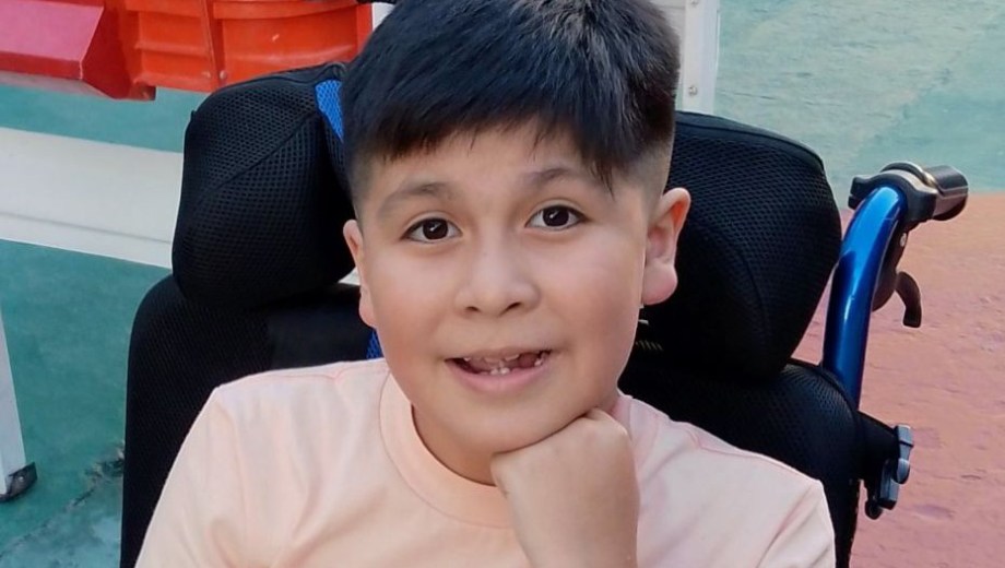Mateo tiene 10 años y lleva adelante sus terapias en el hospital de Neuquén. Foto: gentileza